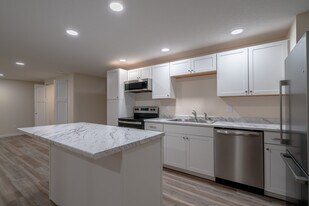 Building Photo - 1141 S Wapakoneta Rd