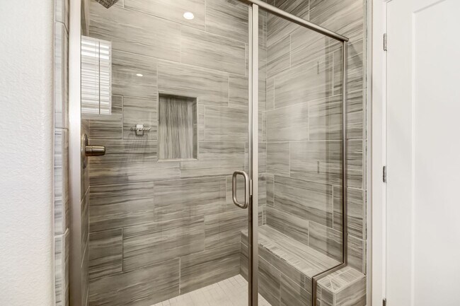 Building Photo - Stunning Alkali Flat Residence: Half Month Free With Move-In by 02/01/2026