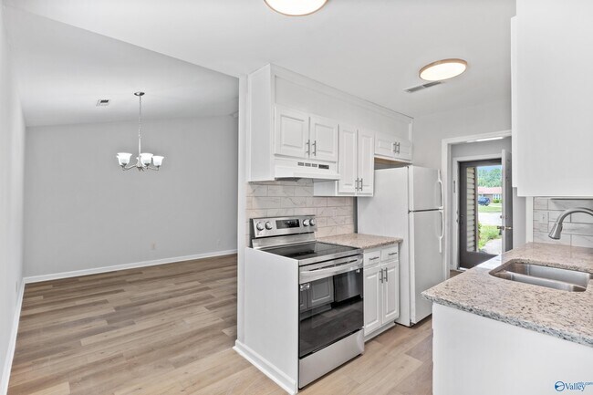 Building Photo - 1008 Fieldstone Ct SE