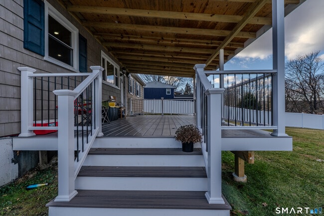 Building Photo - 24 Park Ln W