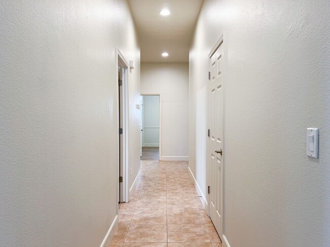 Building Photo - 1808 Spokane Rd