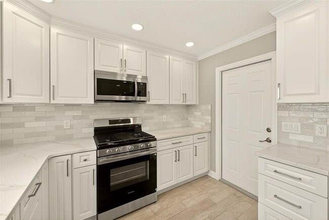 Building Photo - 5434 Oakhurst Dr