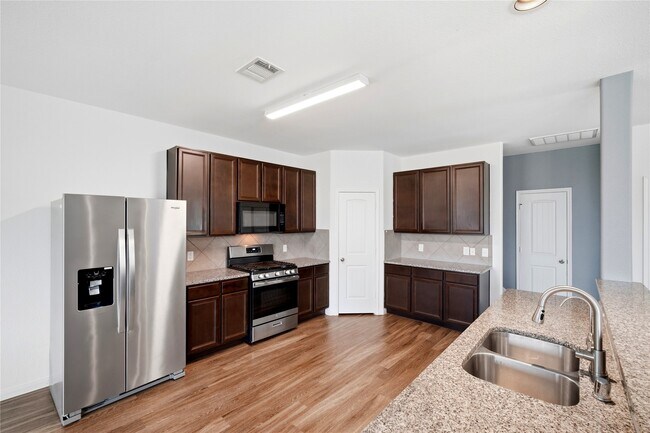 Building Photo - 10322 Urban Oak Trl