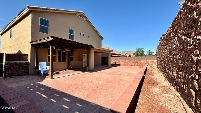 Building Photo - 12437 Pleasant Crest