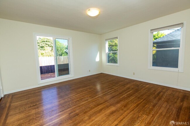 Building Photo - 1030 Ulloa St