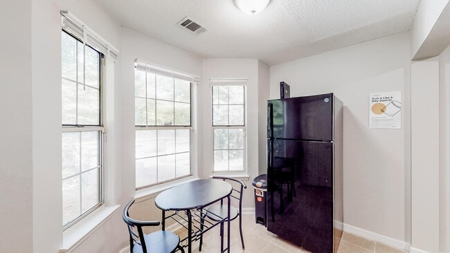 Building Photo - 4808 Brasac Dr
