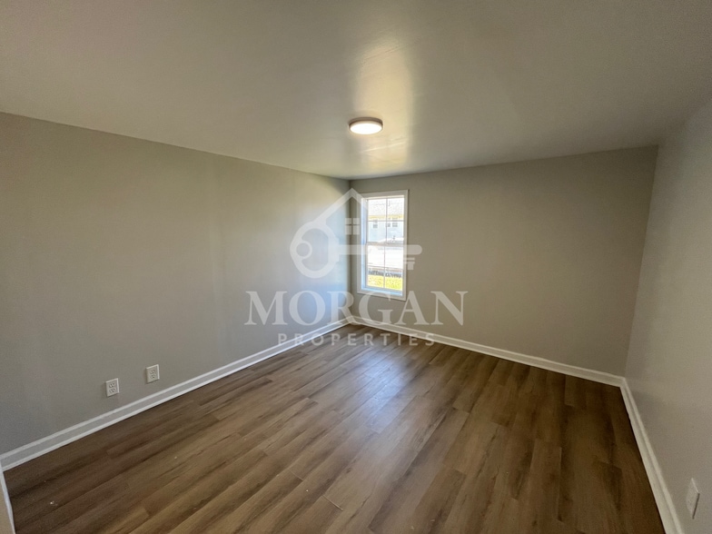 Building Photo - 910 S 13th St