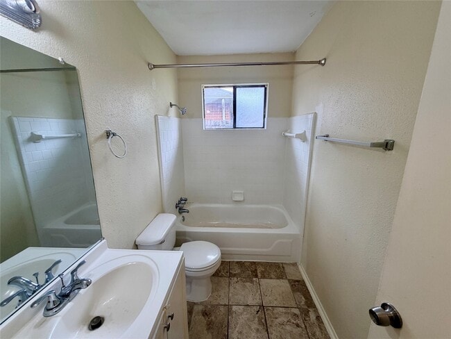 Building Photo - 15811 Nutcracker Ct