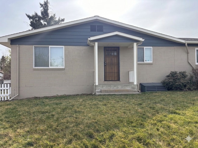 Building Photo - 102 Peach St