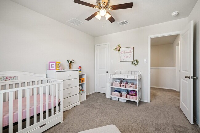 Building Photo - "Rent to Own this Charming 3-Bed Oasis with 18 month lease!*"
