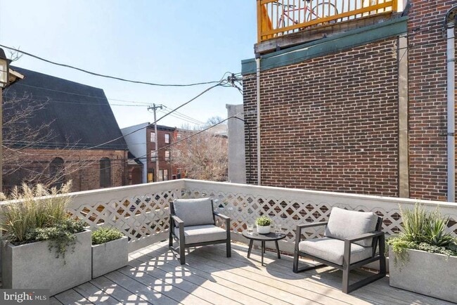 Building Photo - 672 N 19th St