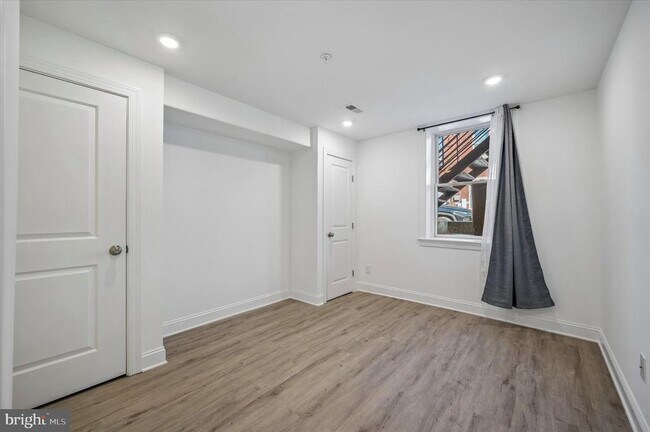 Building Photo - 3958 Mt Vernon St