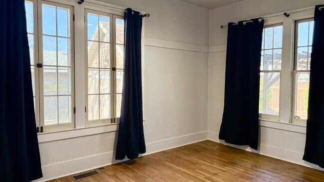 Building Photo - 130 E Malone St