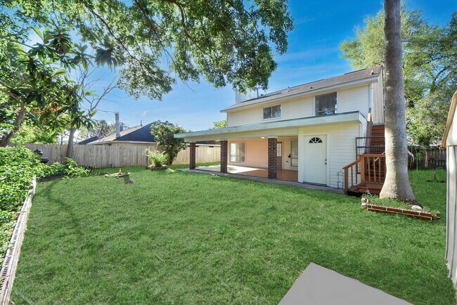 Building Photo - 15614 Barbarossa Dr