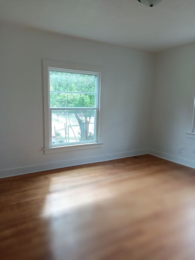 Building Photo - BUY ON CONTRACT MOVE IN READY! RENT TO OWN...