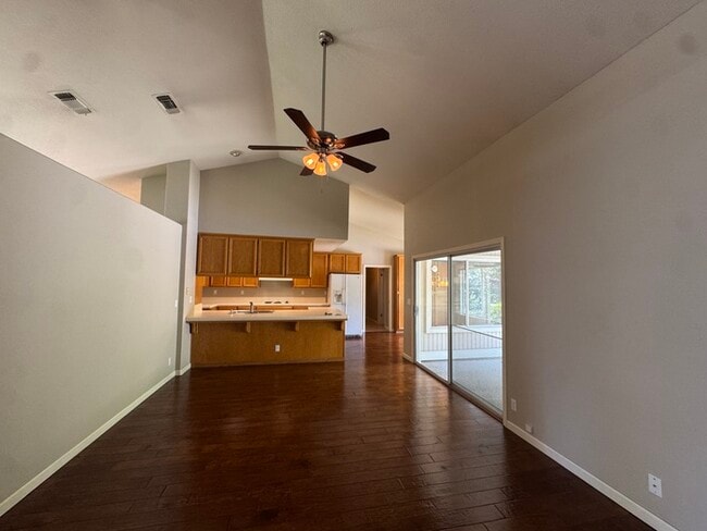 Building Photo - Beautiful 4 bedroom 3 bath home in the Hillsborough community!