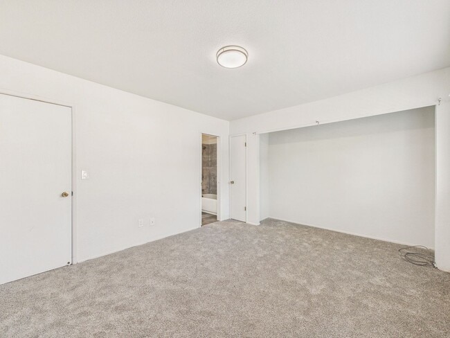 Building Photo - Updated 2 Bed / 1.5 Bath Townhome – In-Unit Washer & Dryer + Garage Parking – $2,700/month