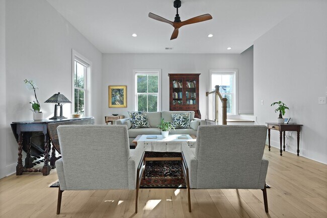 Building Photo - Elevated Charleston Charmer