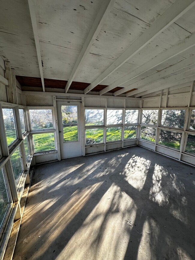 Building Photo - 3 bedroom 1 bathroom with 1 car garage in 76107