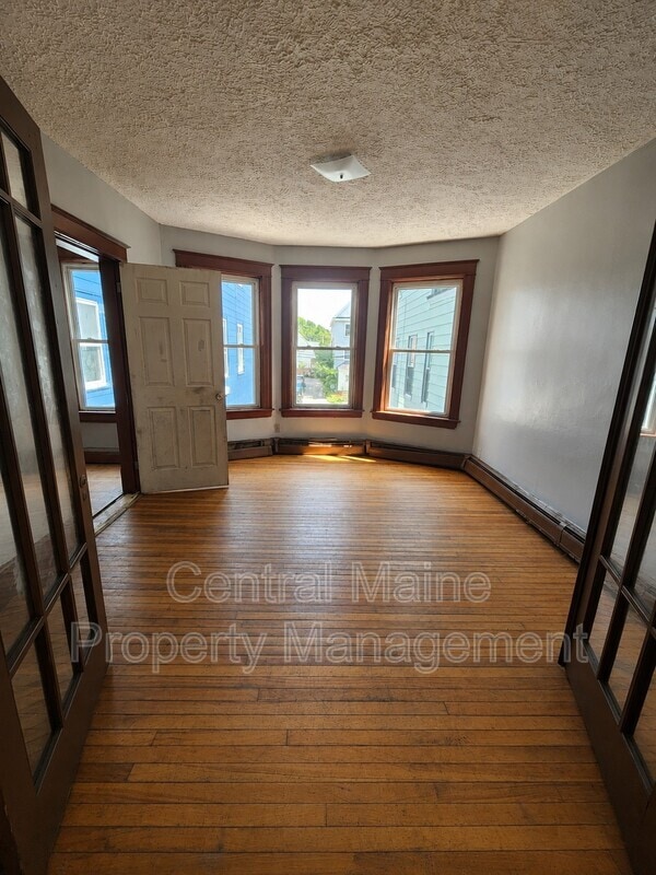 Building Photo - 131 Horton St