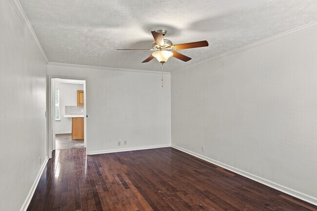 Building Photo - 2120 Lebanon Pike