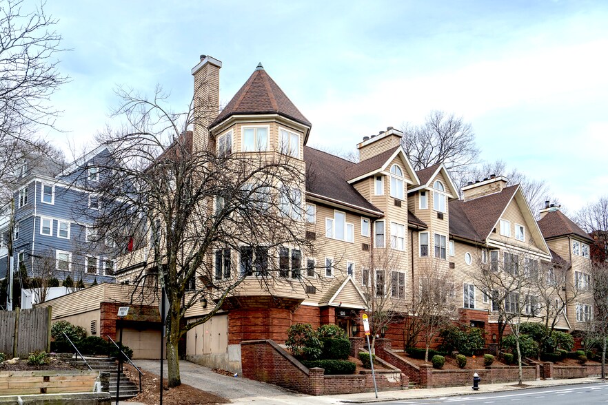 Building Photo - 626 Washington St