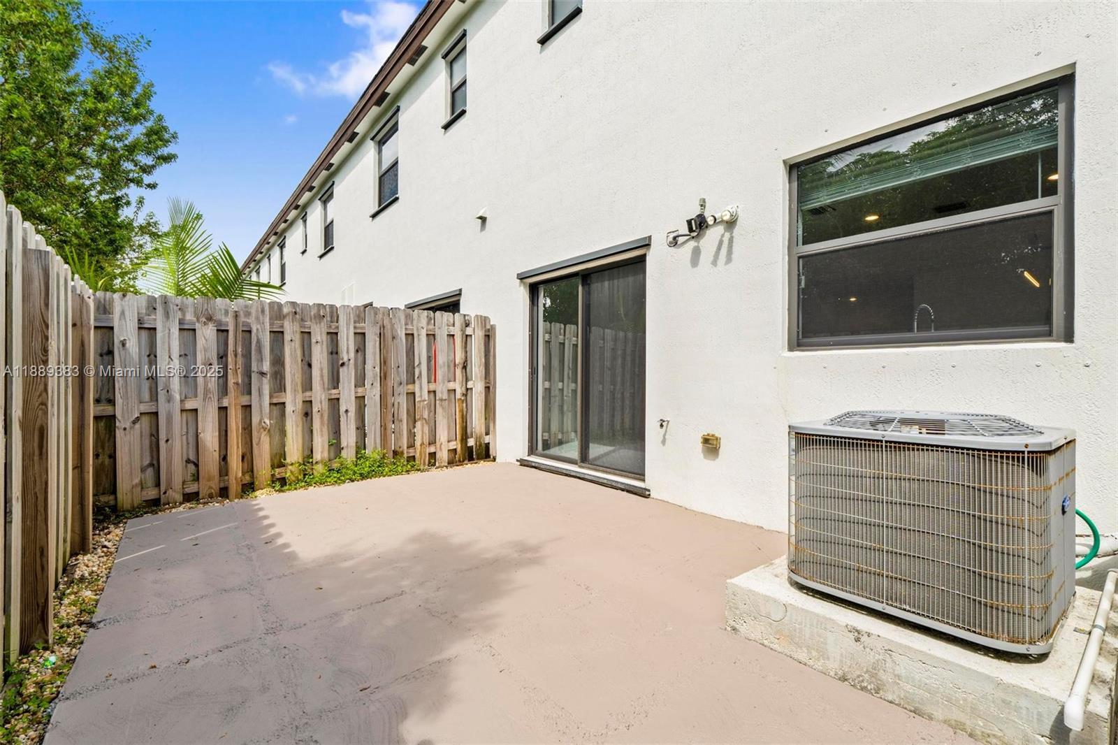 Building Photo - 20628 NE 7th Pl