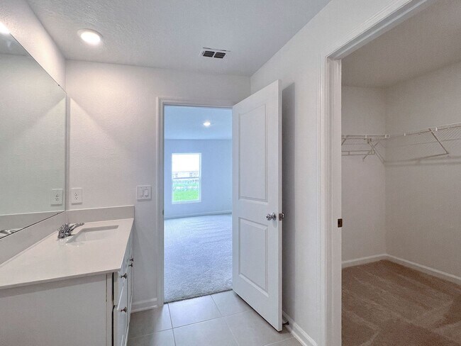 Building Photo - 2240 Crown Rock Blf Dr
