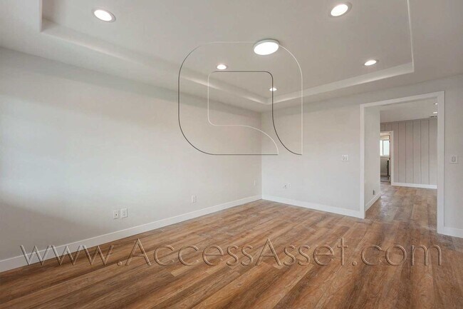 Building Photo - Spacious 4 Bed/2 Bath Home With EV Charger In Torrance!