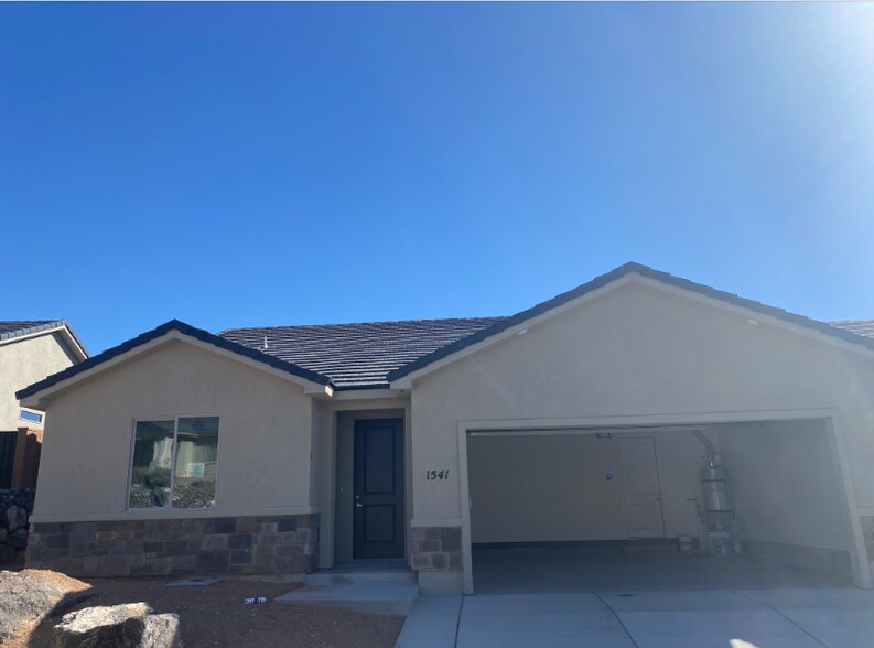 Building Photo - 1541 W 470 N