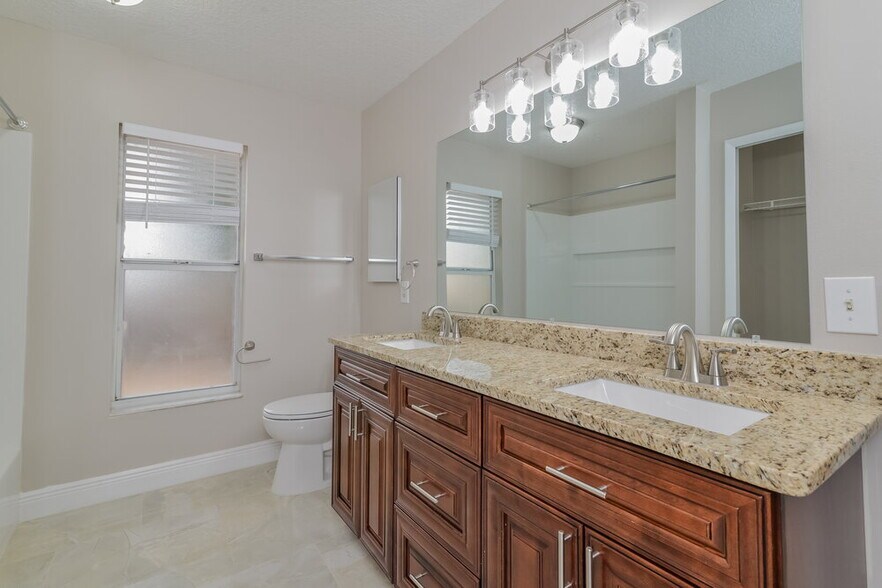 Building Photo - 3051 Bloomsbury Dr