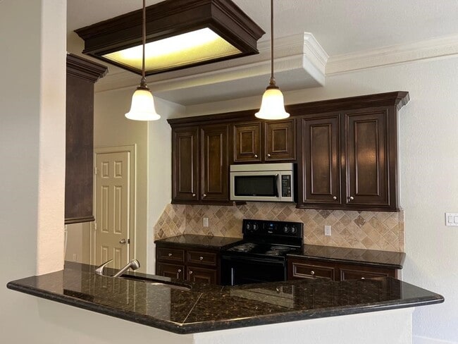 Building Photo - 2865 Westhollow Dr