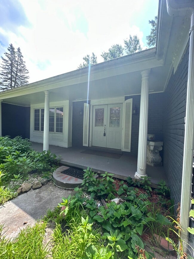 Building Photo - 429 Bella Vista Dr