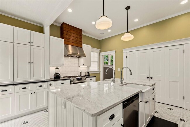 Building Photo - 976 Adair Ave NE