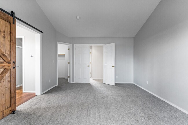 Building Photo - 2851 Cleveland Ave NW