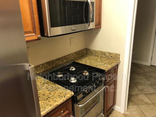 Building Photo - 242 N Glenn Ave