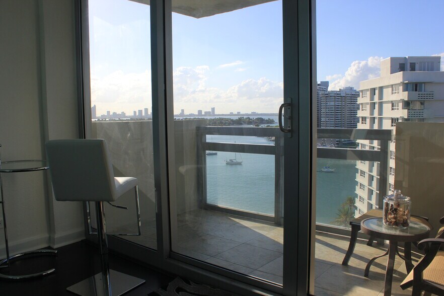 Building Photo - 1500 Bay Rd