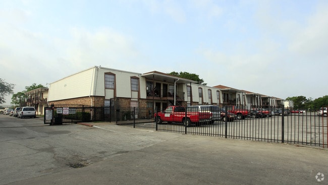 Primary Photo - Villa Rosa Apartments