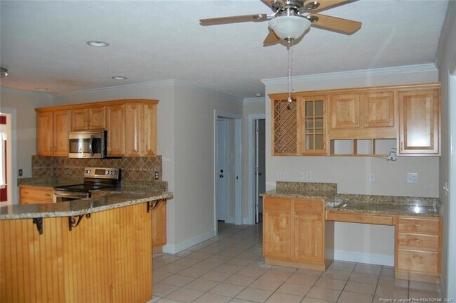 Building Photo - 1165 Greenbriar Dr