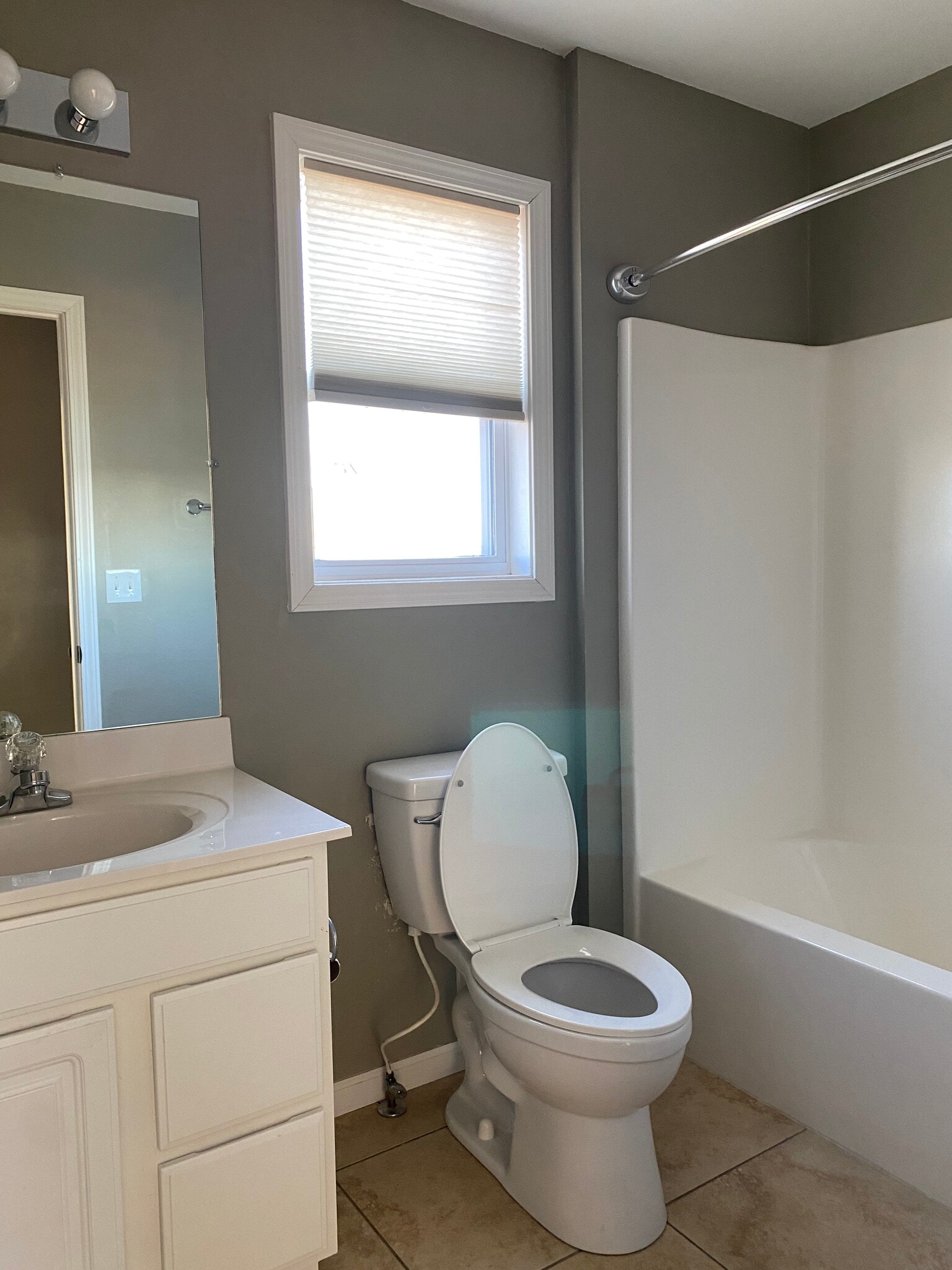 2nd bathroom - 1209 Pinewood Dr
