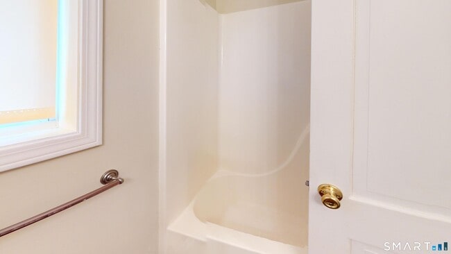 Building Photo - 37 Landin St