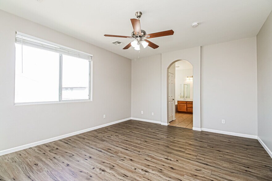 Building Photo - 1238 E Julian Dr
