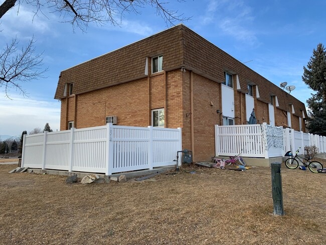 Building Photo - This is a MUST SEE 1 Bedroom, 2 Bath apartment in Loveland