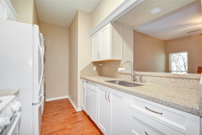 Building Photo - 1818 Augusta Dr
