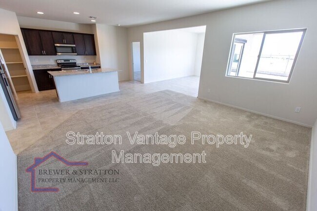 Building Photo - 18473 N Lakeside Dr