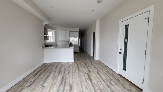 Building Photo - 2904 W Nelson St