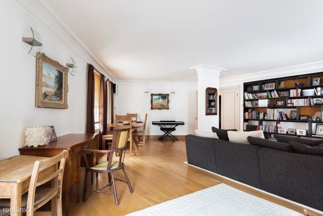 Building Photo - 42 W 12th St