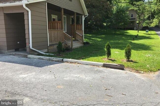 Building Photo - 2472 Waynesboro Pike