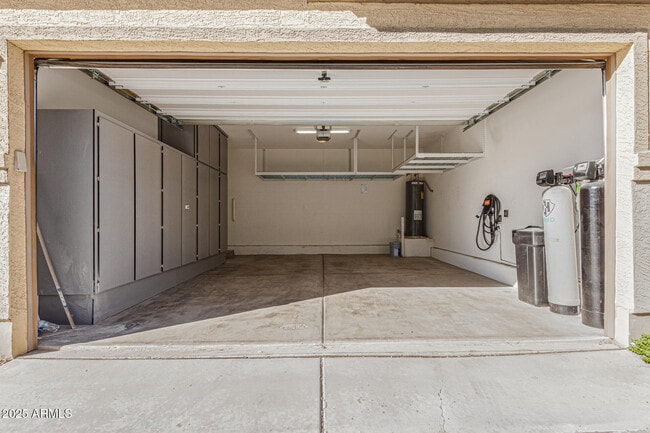 Building Photo - 16648 W Jenan Dr