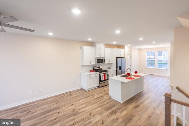 Building Photo - 923 Magnolia Ln